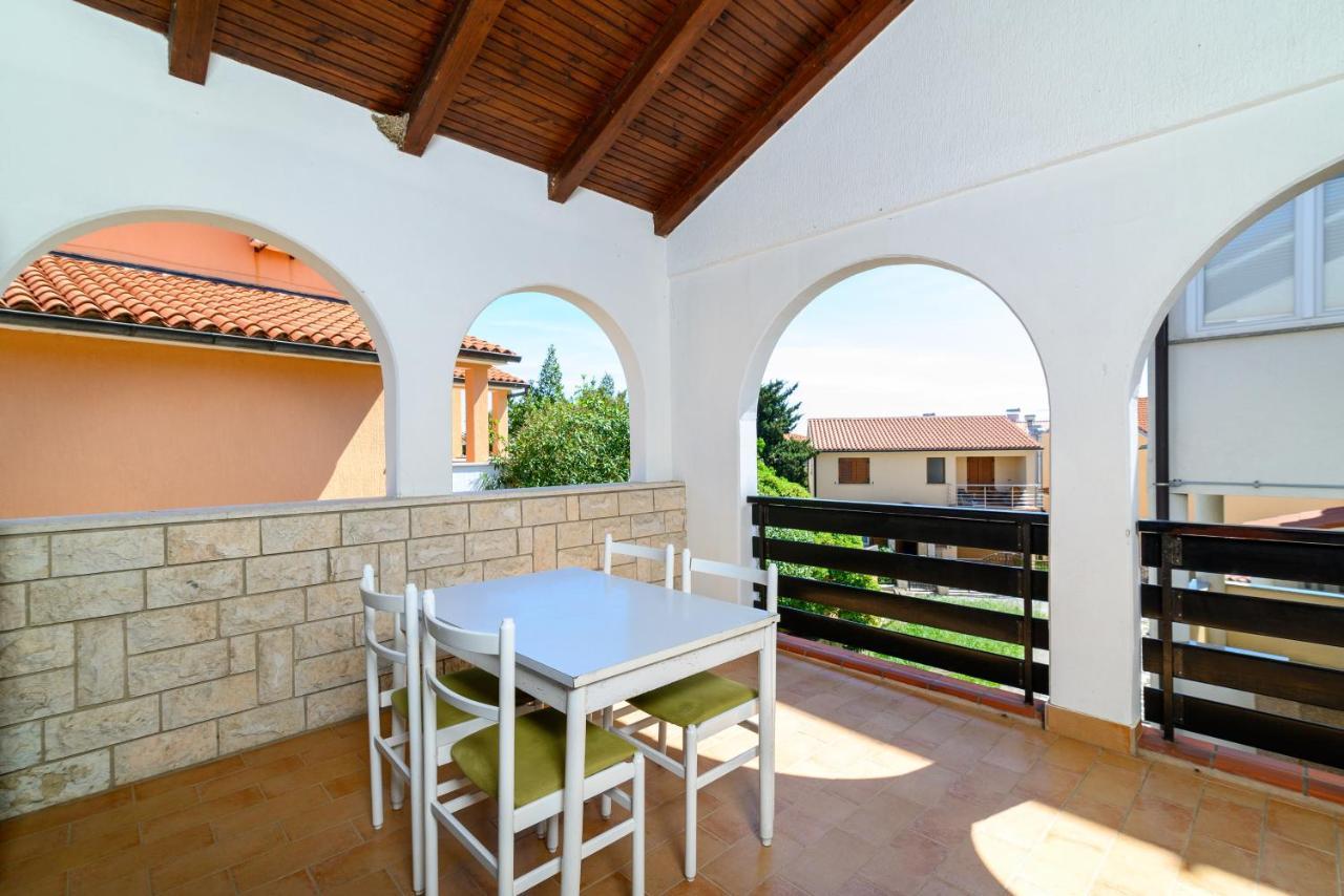 Apartments With A Parking Space Premantura, Medulin - 2228 Exterior foto